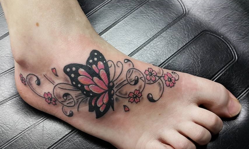 Gooey tv station Eeuwigdurend Vlinder tattoo op voet - Tattooshop Ink Heaven